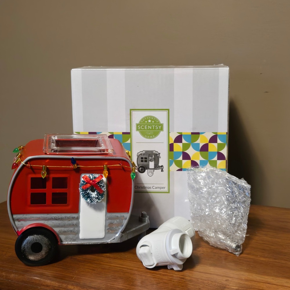 Scentsy Christmas Camper Red Retro Wax Warmer Holiday Decor with Box and Plug